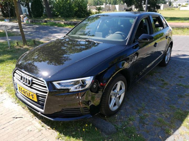 AUDI A3 SPORTBACK 2018 wauzzz8vxja150644