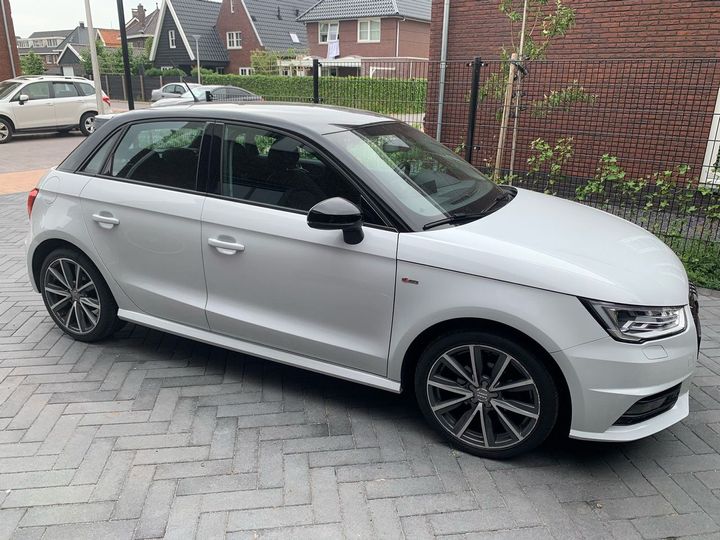 AUDI A1 SPORTBACK 2017 wauzzz8x5hb067693