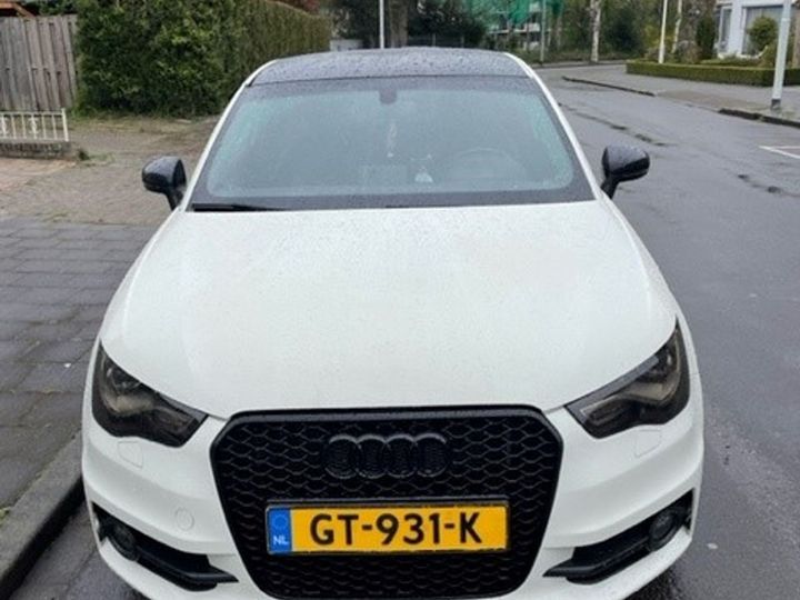 AUDI A1 2011 wauzzz8x8bb086052