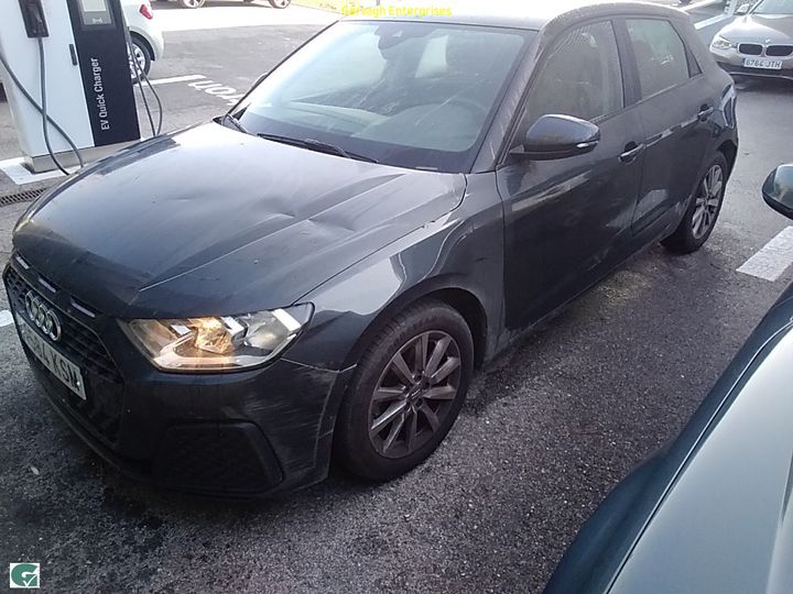 AUDI A1 2018 wauzzzgb8kr012126