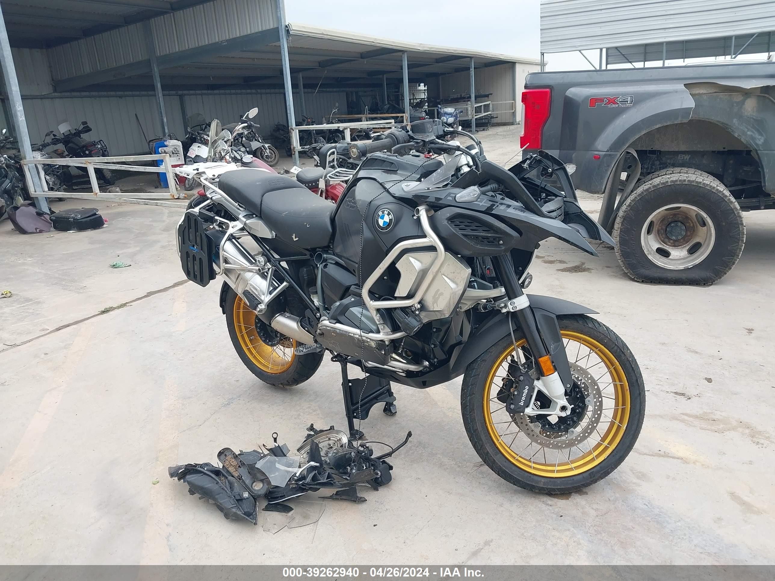 BMW NULL 2024 wb10m1308r6j18665