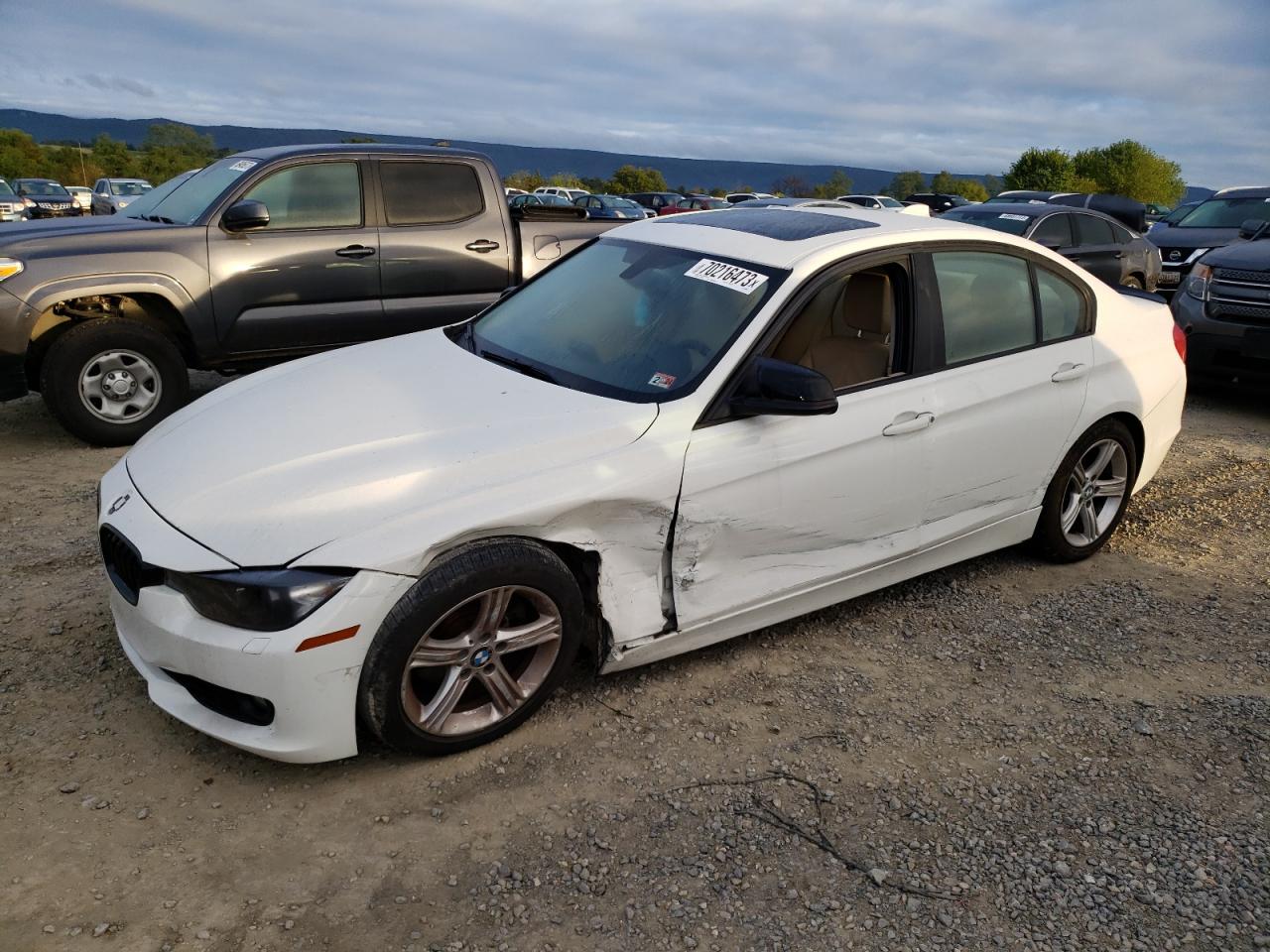 BMW 3ER 2013 wba3b5g50dns05801