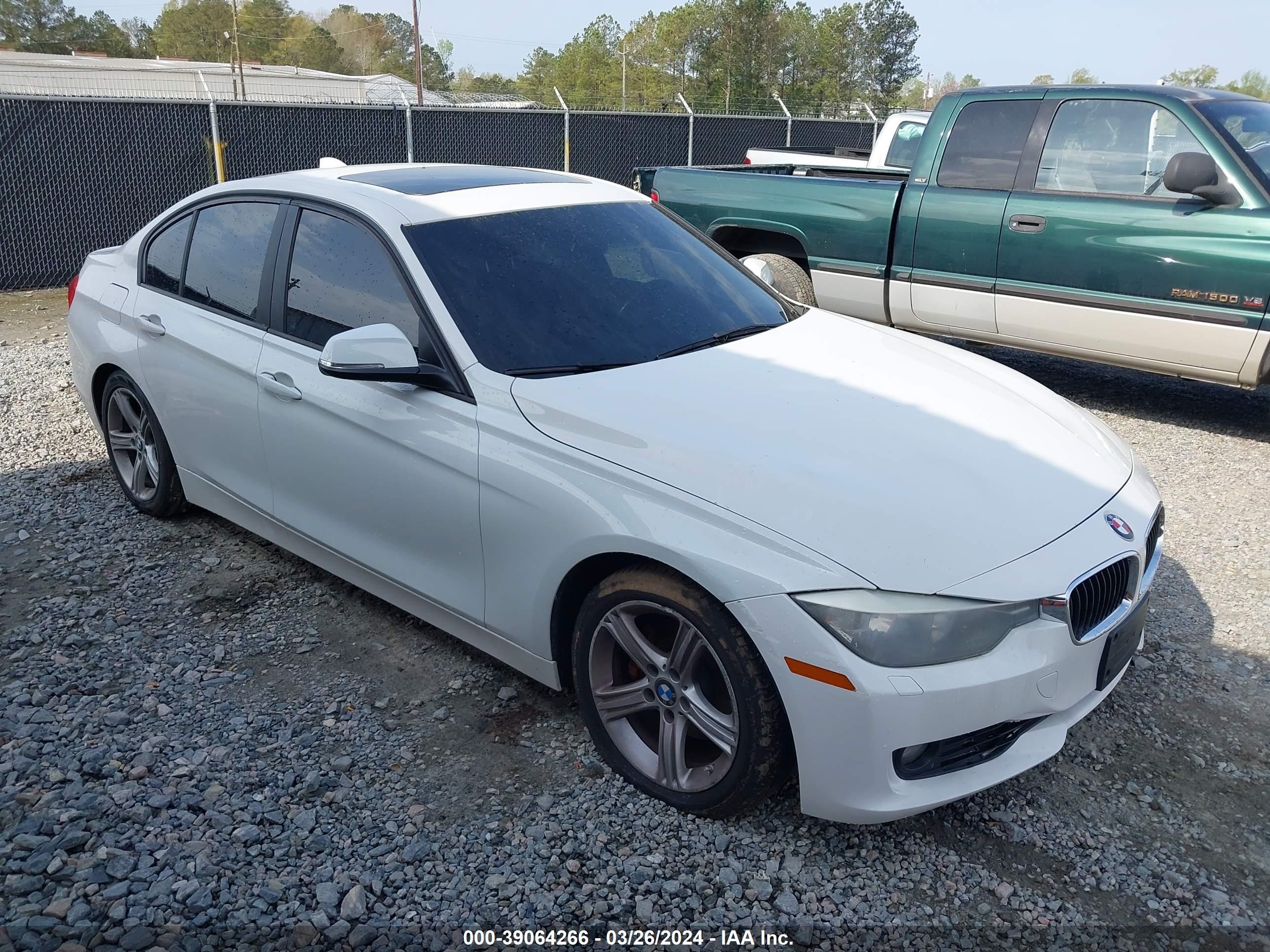 BMW 3ER 2014 wba3b5g50ens07677