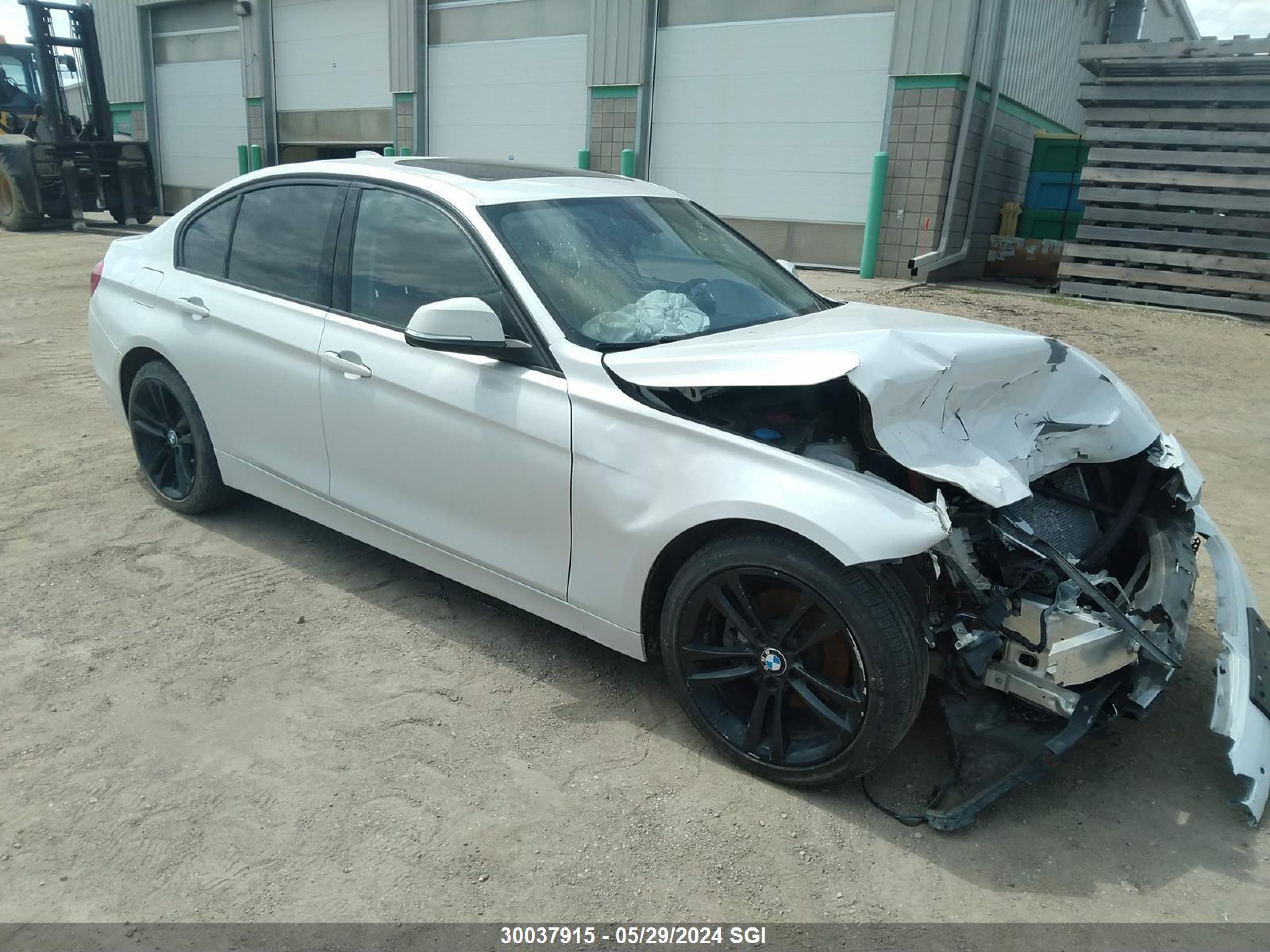 BMW 3ER 2016 wba8e5g50gnu21374