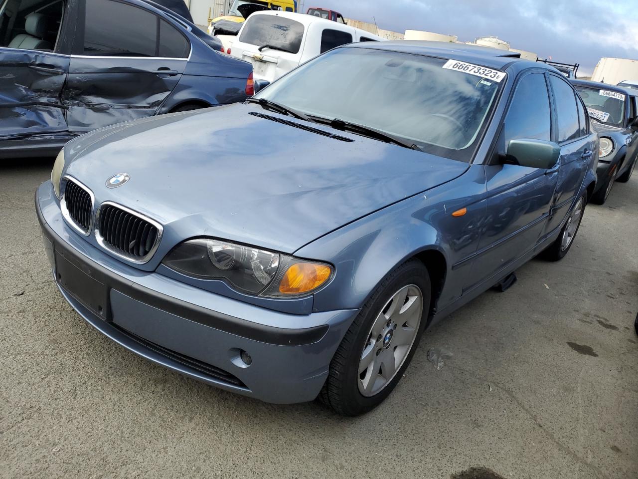 BMW 3ER 2004 wbaaz33484kp84879