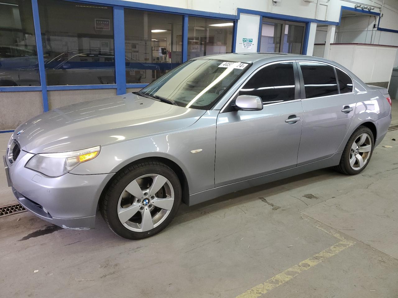 BMW 5ER 2006 wbanf33546cs37124