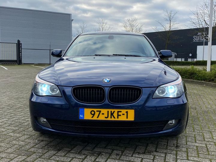 BMW 5-SERIE 2009 wbant31040cw15532