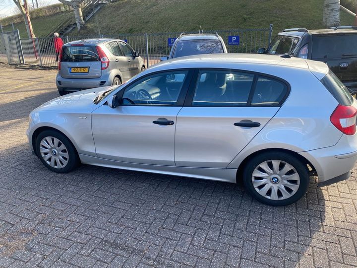 BMW 1-SERIE 2005 wbauf11020pt70004