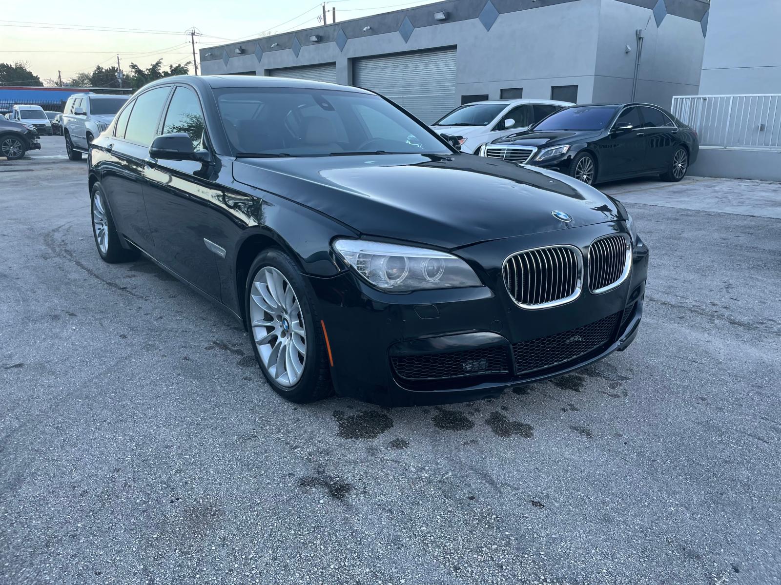 BMW 740 LXI 2014 wbayf4c59ed281809