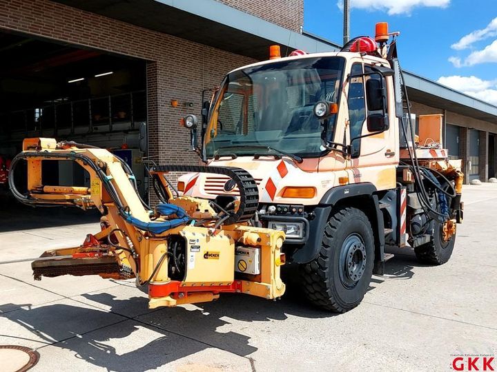 MERCEDES-BENZ UNIMOG 2004 wdb4051021v205629