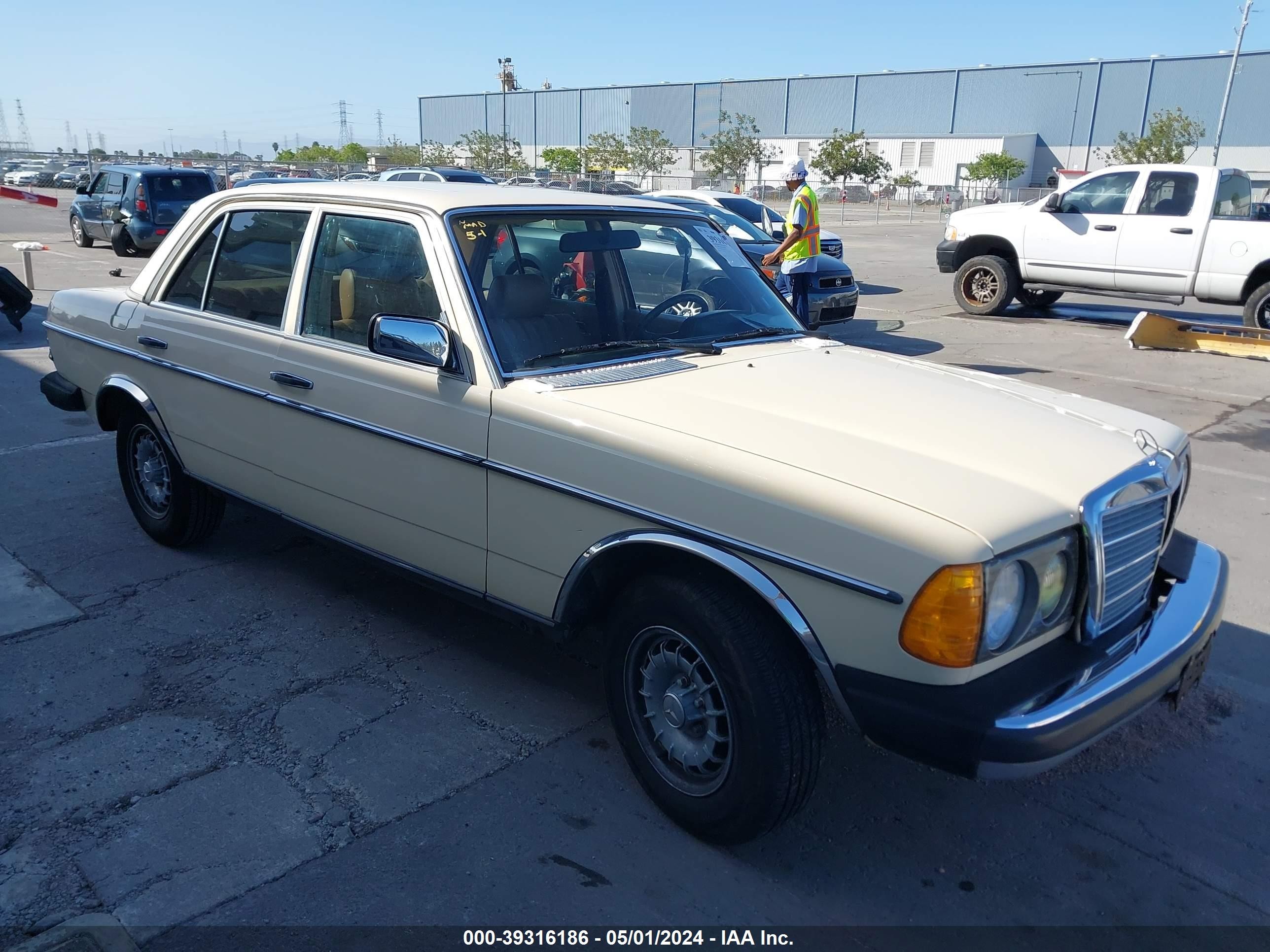 MERCEDES-BENZ NULL 1982 wdbab33a6cb003318