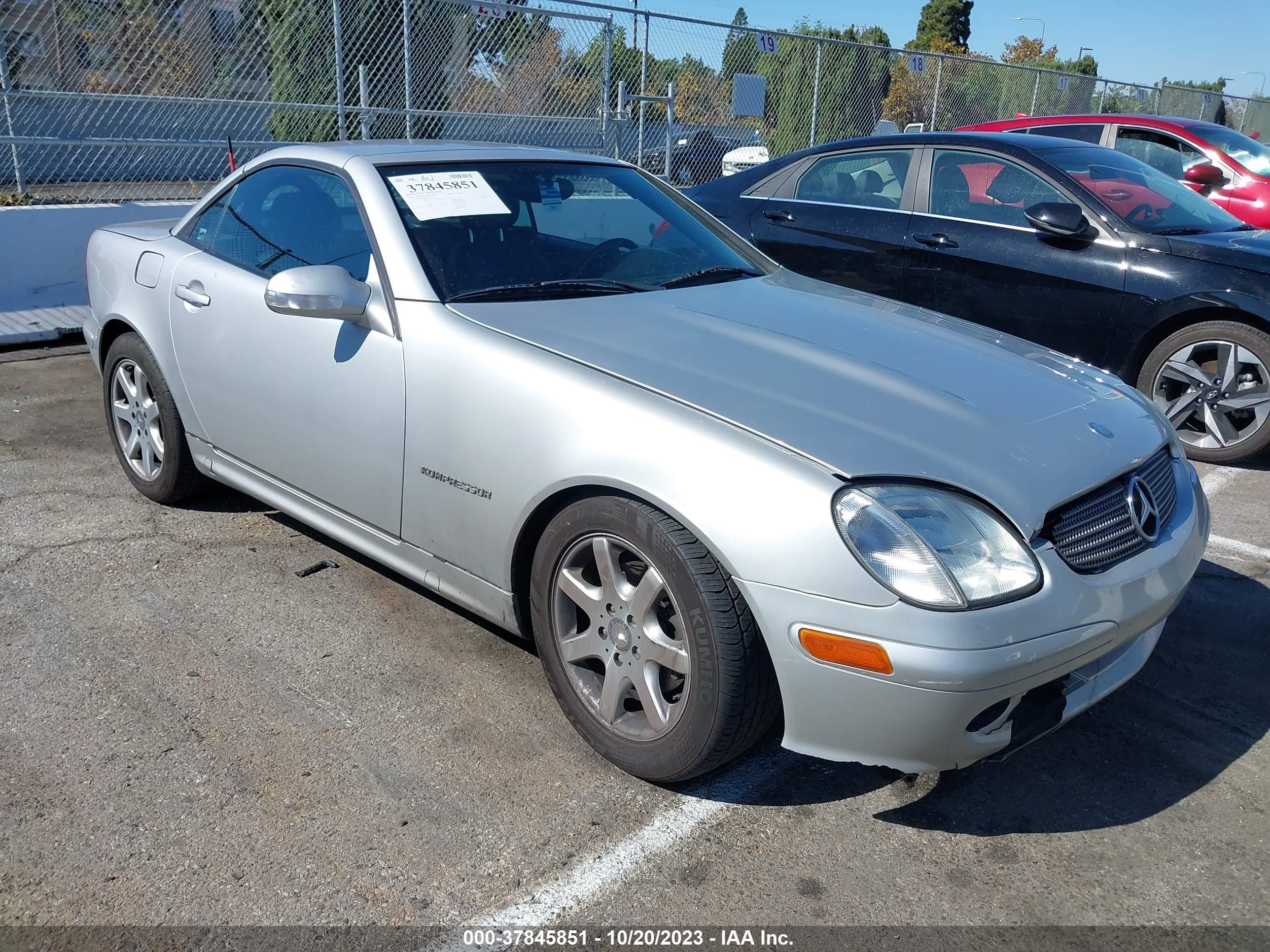 MERCEDES-BENZ SLK-KLASSE 2002 wdbkk49fx2f261751