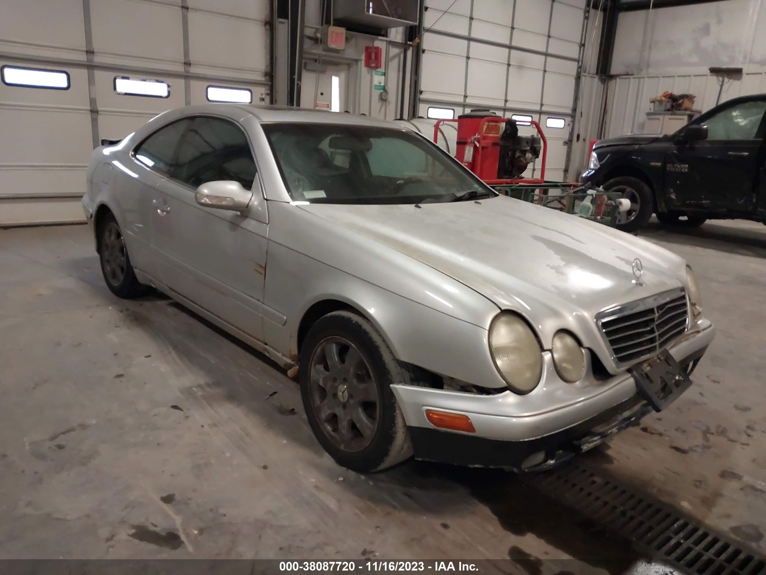 MERCEDES-BENZ CLK-KLASSE 2001 wdblj65g21f178492