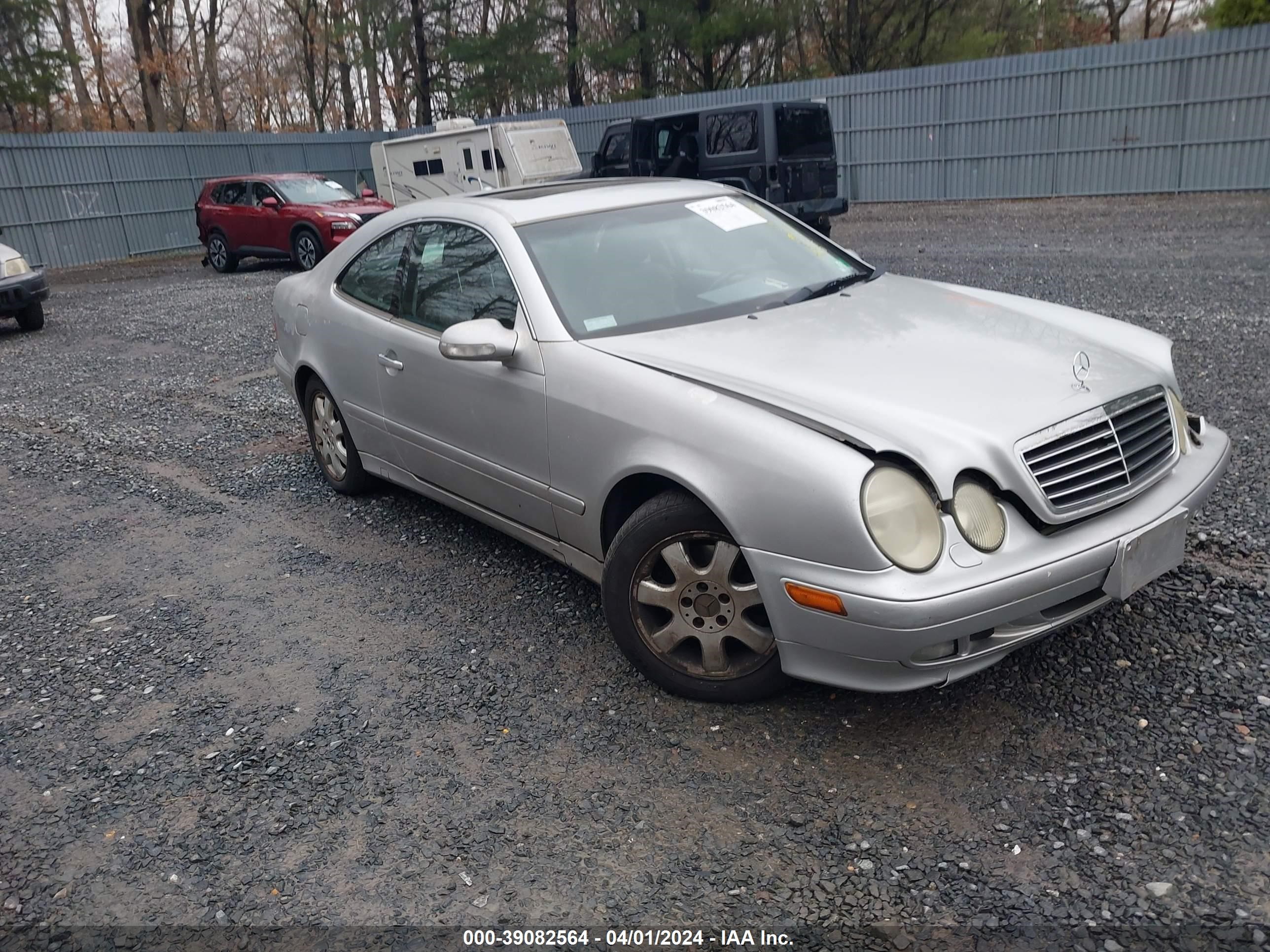 MERCEDES-BENZ CLK-KLASSE 2001 wdblj65g21f186995