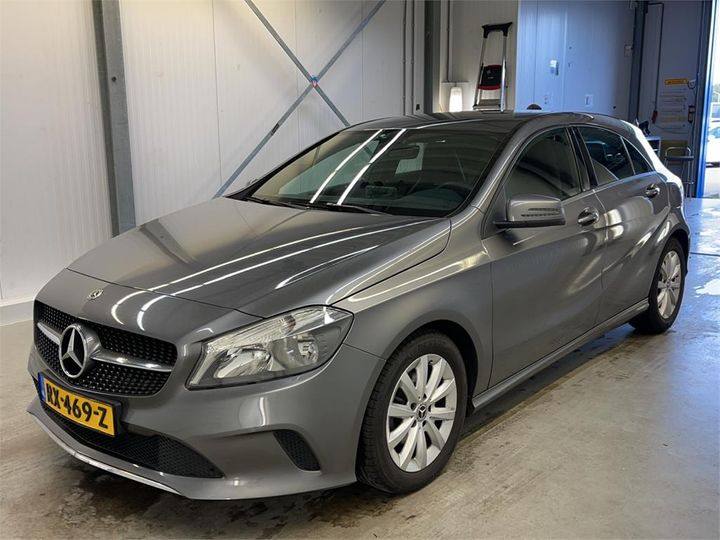 MERCEDES-BENZ A180 2018 wdd1760121j749528