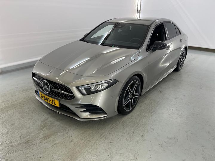 MERCEDES-BENZ A-KLASSE 2019 wdd1771031j152902