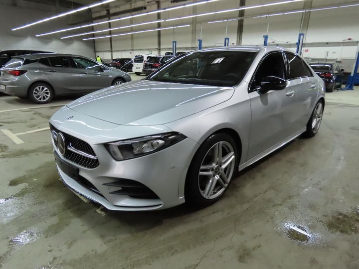 MERCEDES-BENZ A 2019 wdd1771461j138904