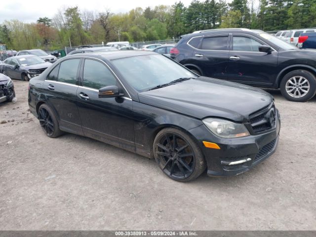 MERCEDES-BENZ C 300 2013 wddgf8ab1dr252830