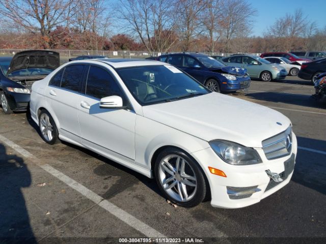 MERCEDES-BENZ C 300 2013 wddgf8ab3dr287580