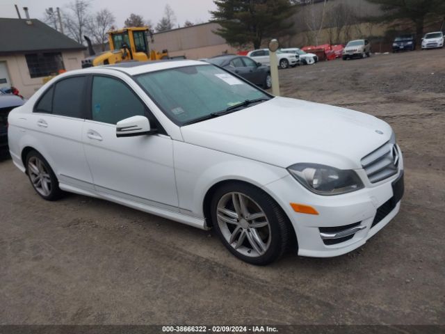 MERCEDES-BENZ C 300 2013 wddgf8abxdr271666