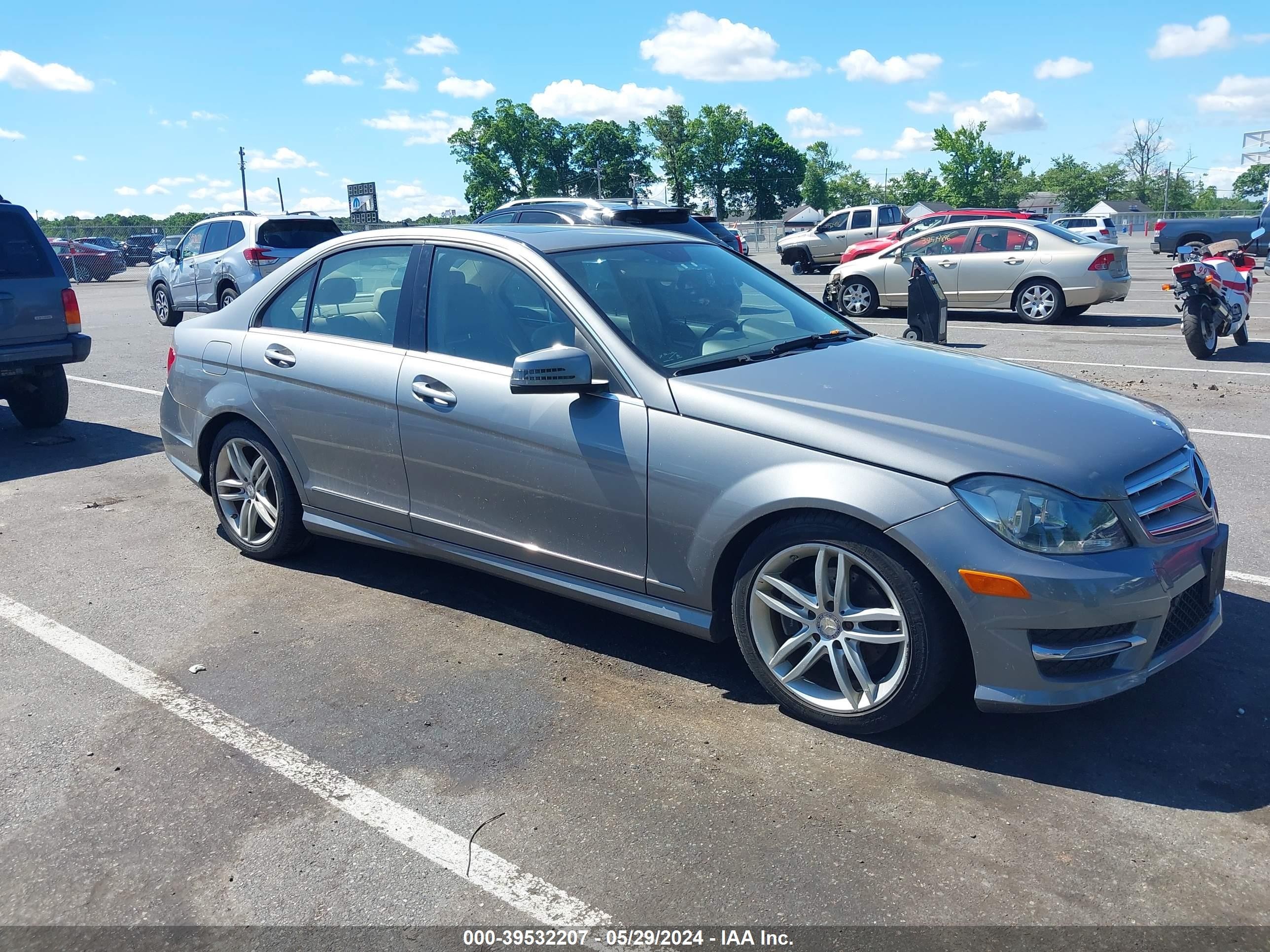 MERCEDES-BENZ C-KLASSE 2012 wddgf8bb9cr238641