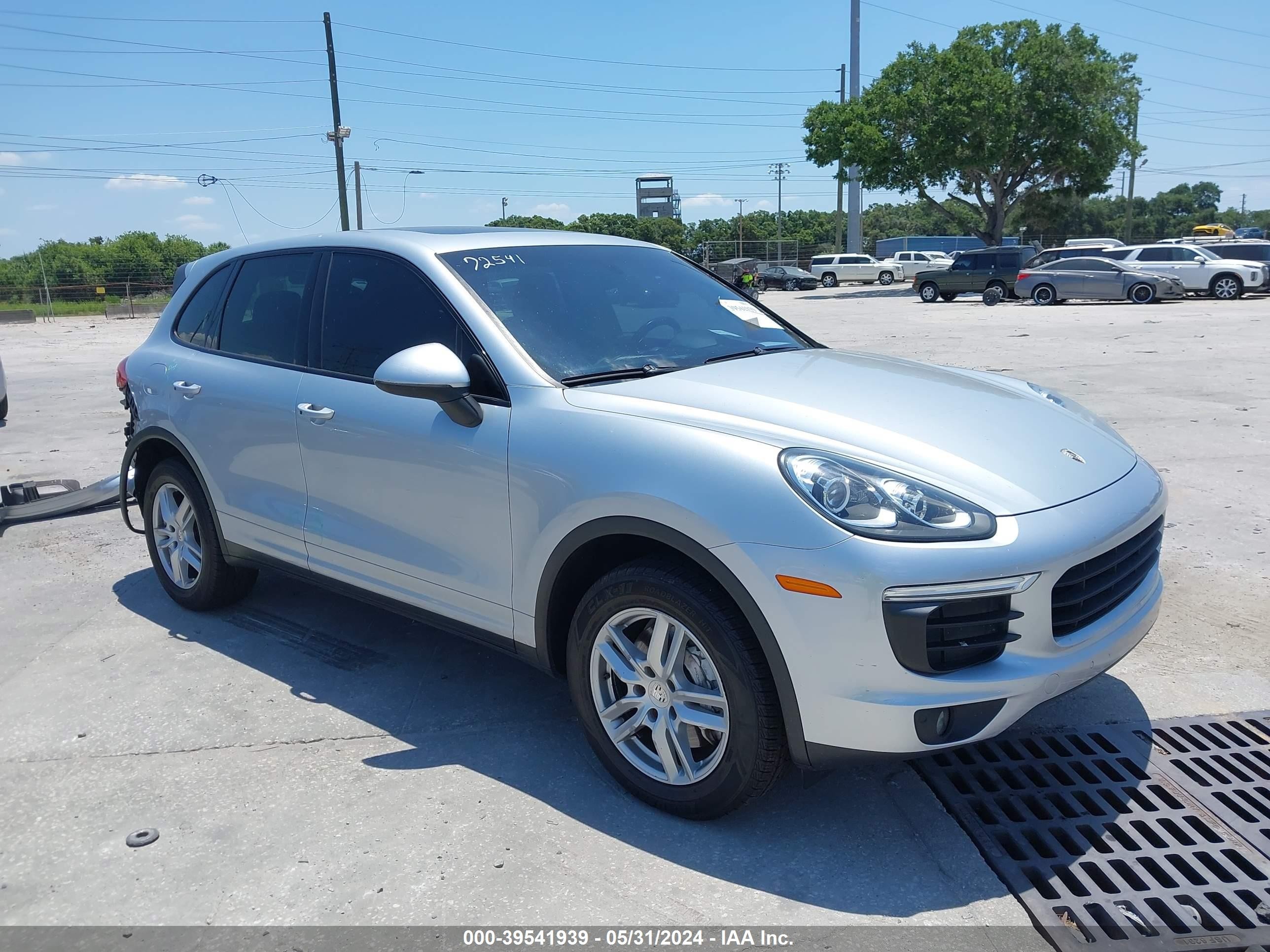 PORSCHE CAYENNE 2016 wp1aa2a26gka08954