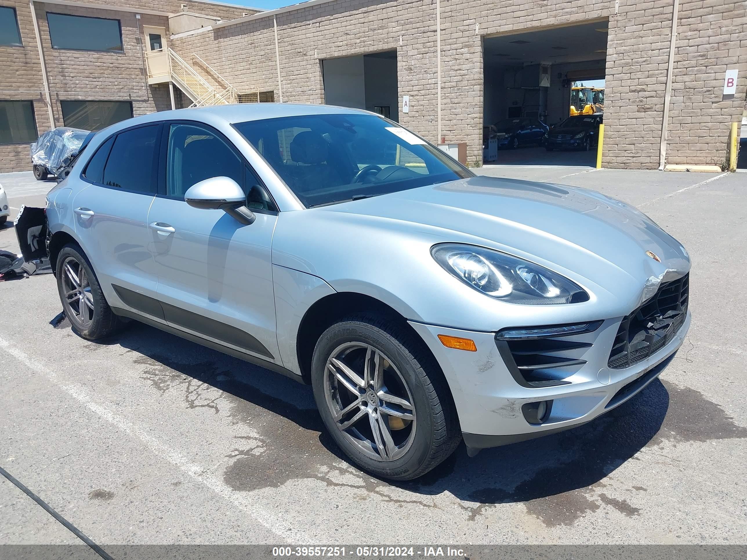 PORSCHE MACAN 2017 wp1aa2a57hlb05165