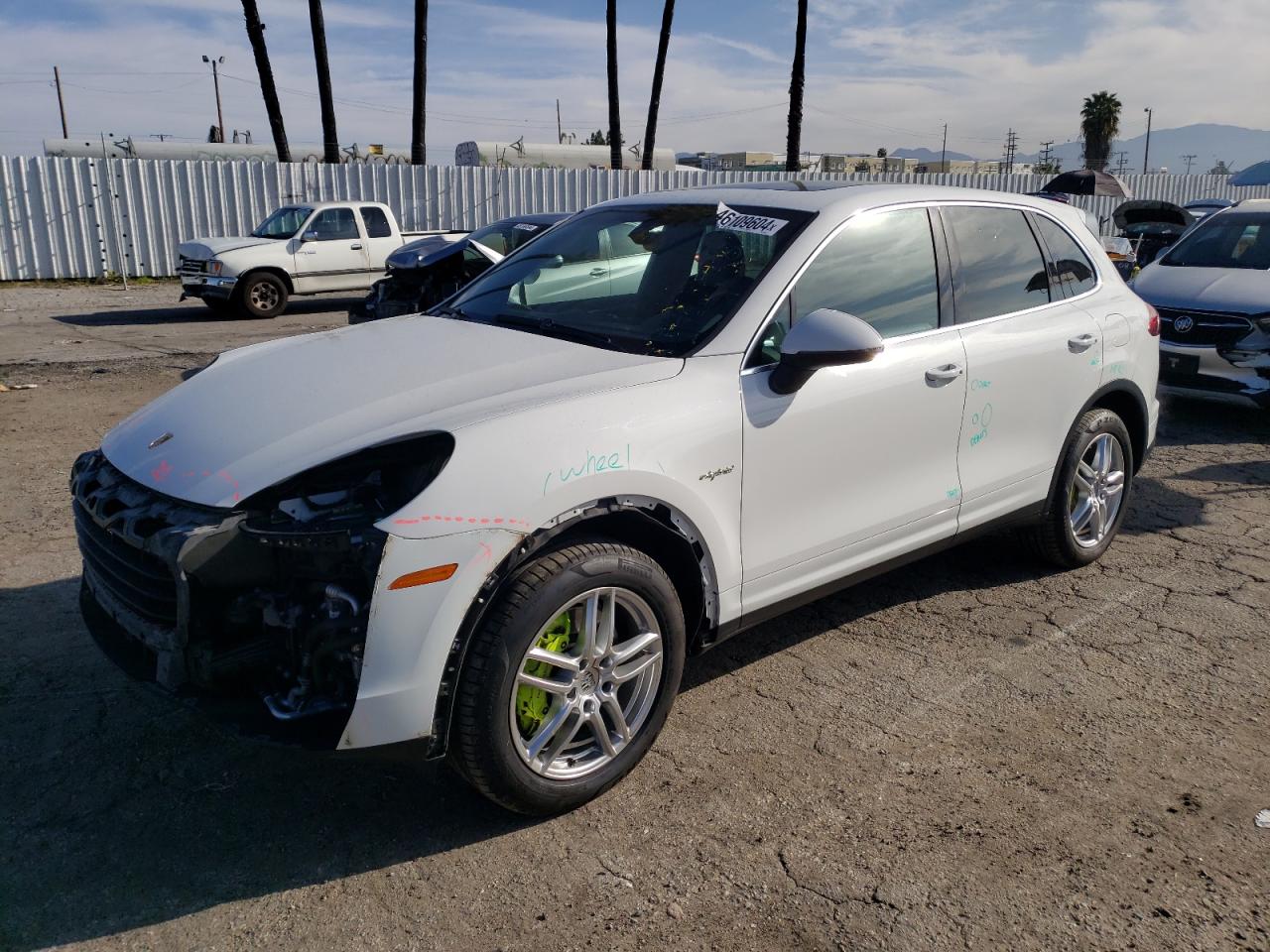 PORSCHE CAYENNE 2015 wp1ae2a24fla52352