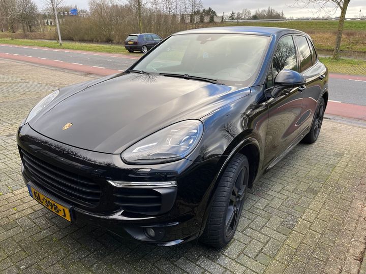 PORSCHE CAYENNE 2015 wp1zzz92zgla58263