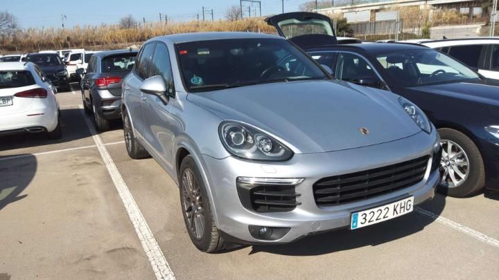 PORSCHE CAYENNE 2018 wp1zzz92zjka40525