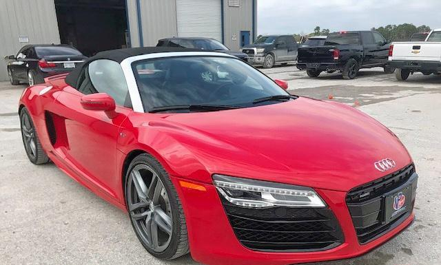 AUDI R8 2014 wuasnafg3en001581