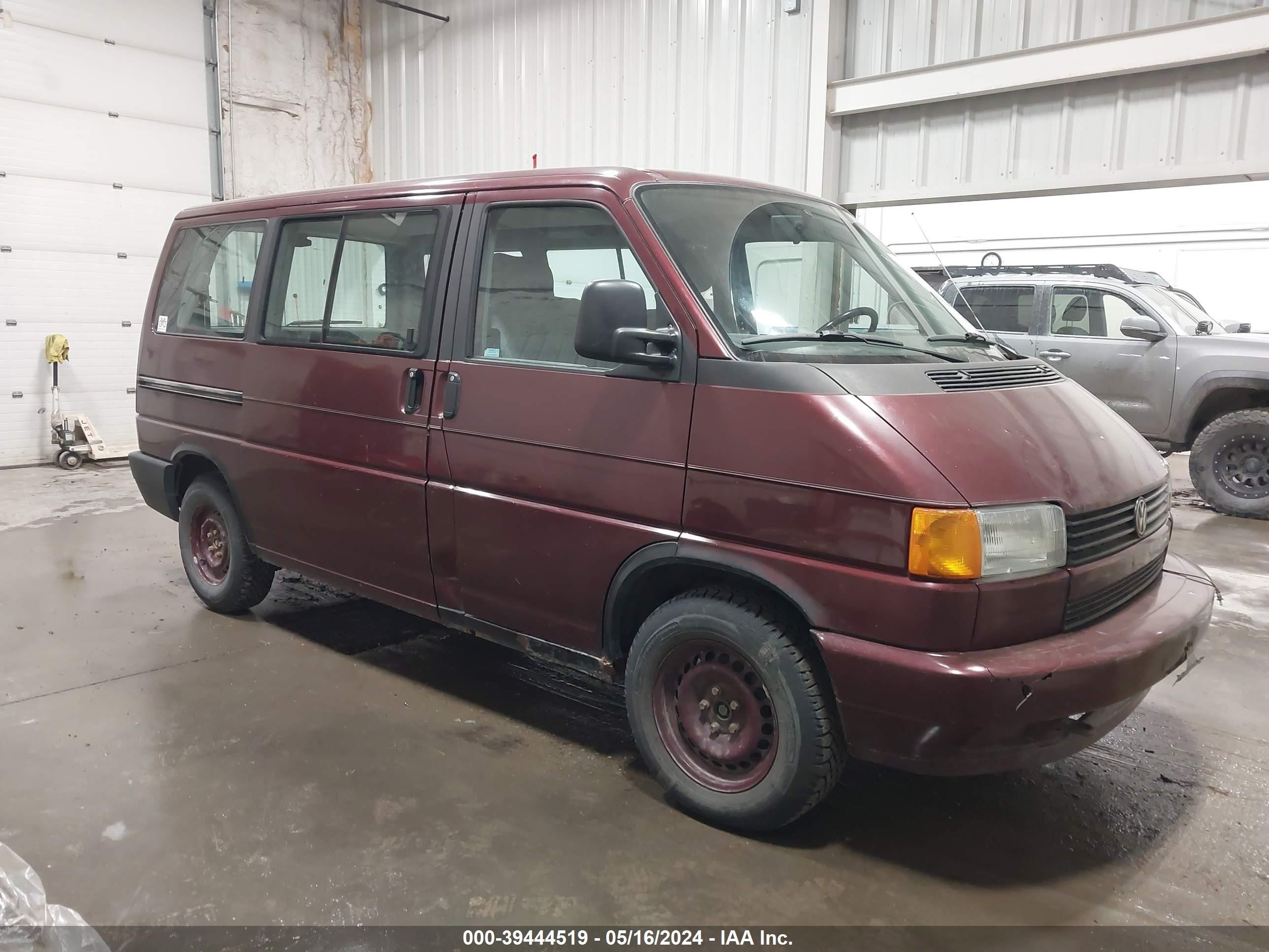 VOLKSWAGEN EUROVAN 1993 wv2mc0704ph049682