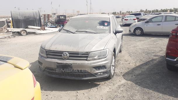 VOLKSWAGEN TIGUAN 2018 wvgae2ax3jw965023