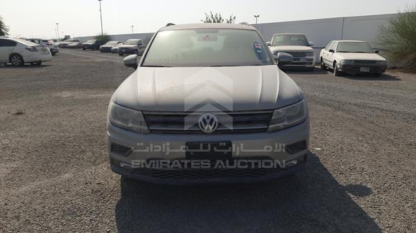 VOLKSWAGEN TIGUAN 2018 wvgae2ax8jw964921