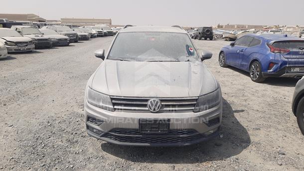 VOLKSWAGEN TIGUAN 2018 wvgae2ax8jw965275