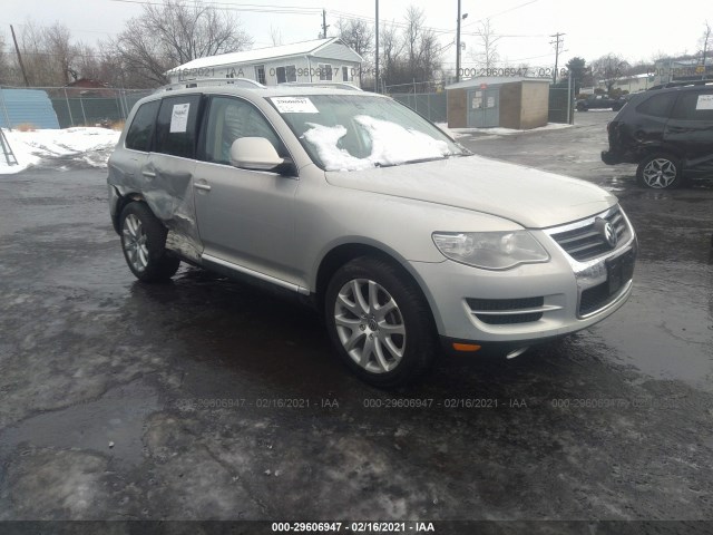 VOLKSWAGEN TOUAREG 2010 wvgak7a92ad003881