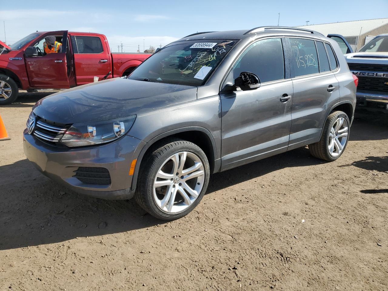 VOLKSWAGEN TIGUAN 2014 wvgav7ax0fw551685