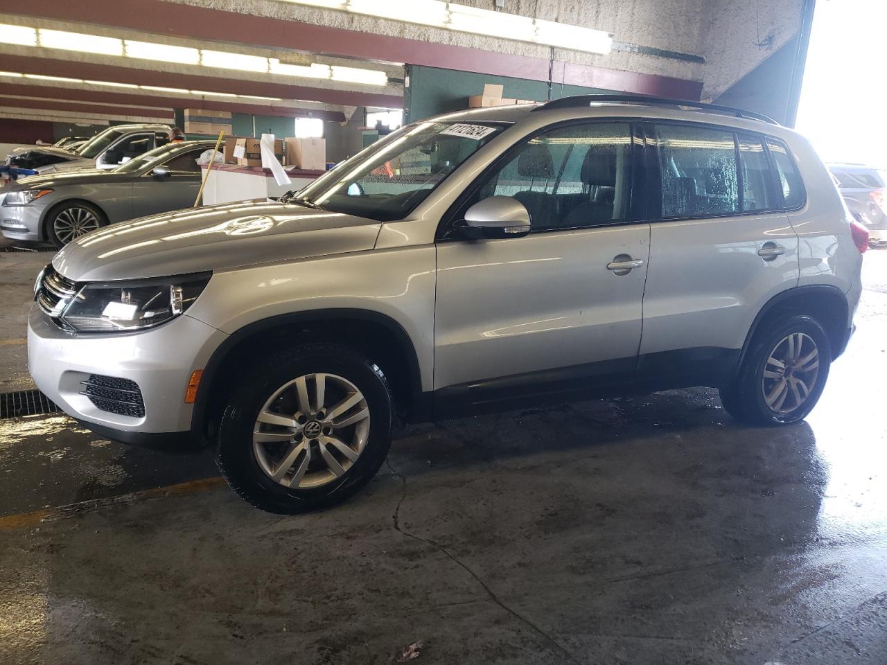 VOLKSWAGEN TIGUAN 2016 wvgav7ax0hw511352