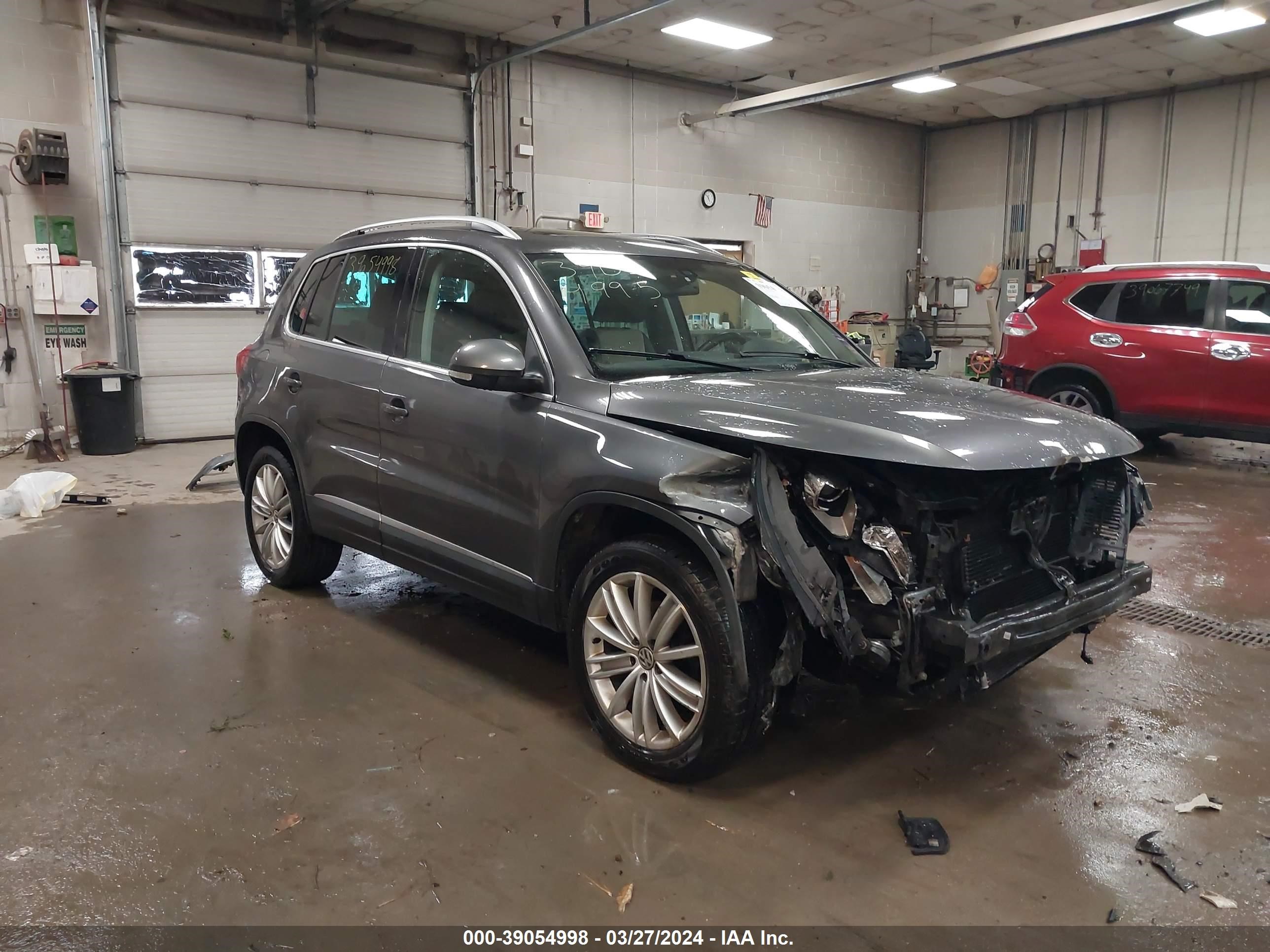 VOLKSWAGEN TIGUAN 2016 wvgav7ax2gw549616