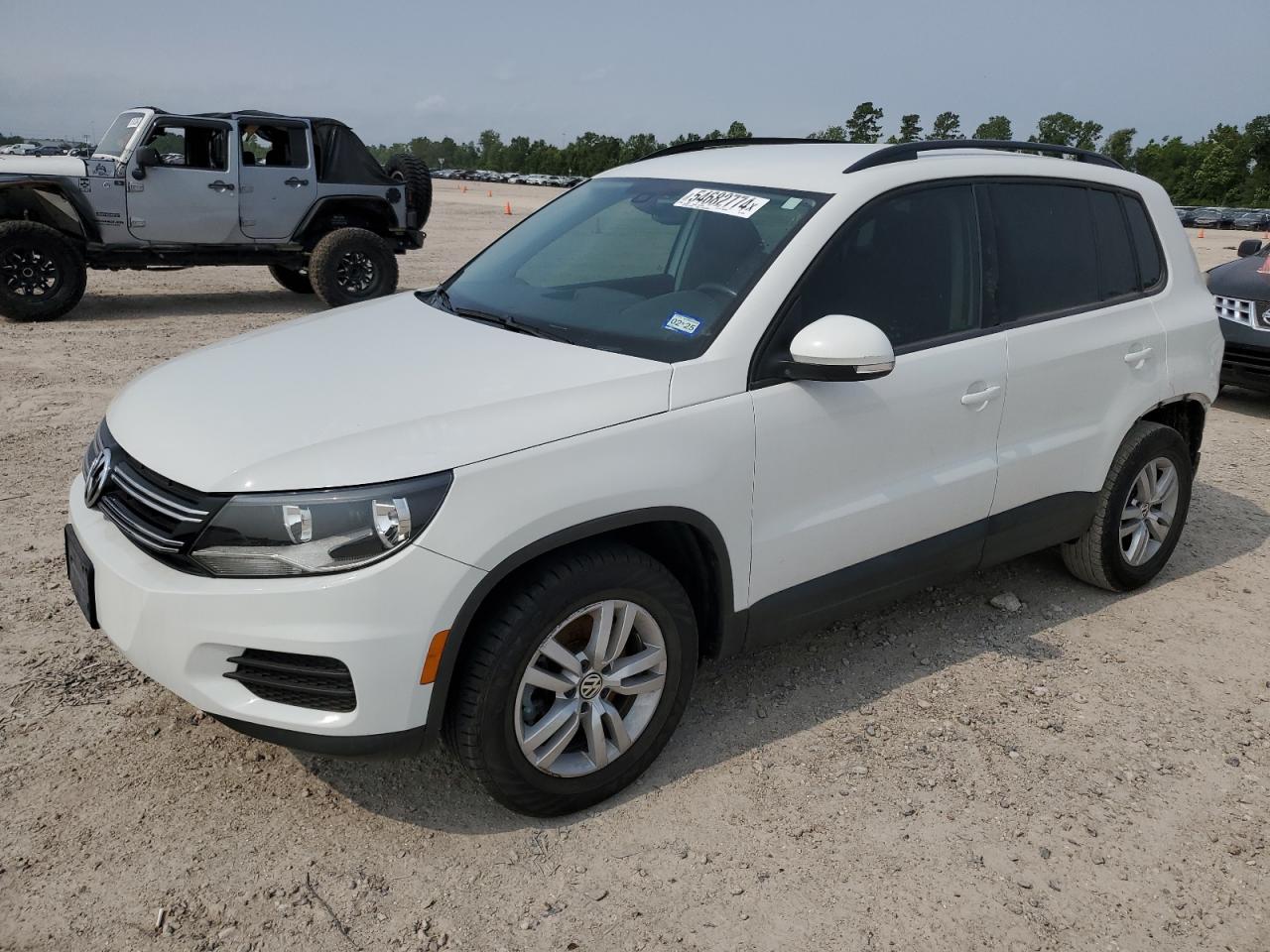 VOLKSWAGEN TIGUAN 2017 wvgav7ax2hk022720