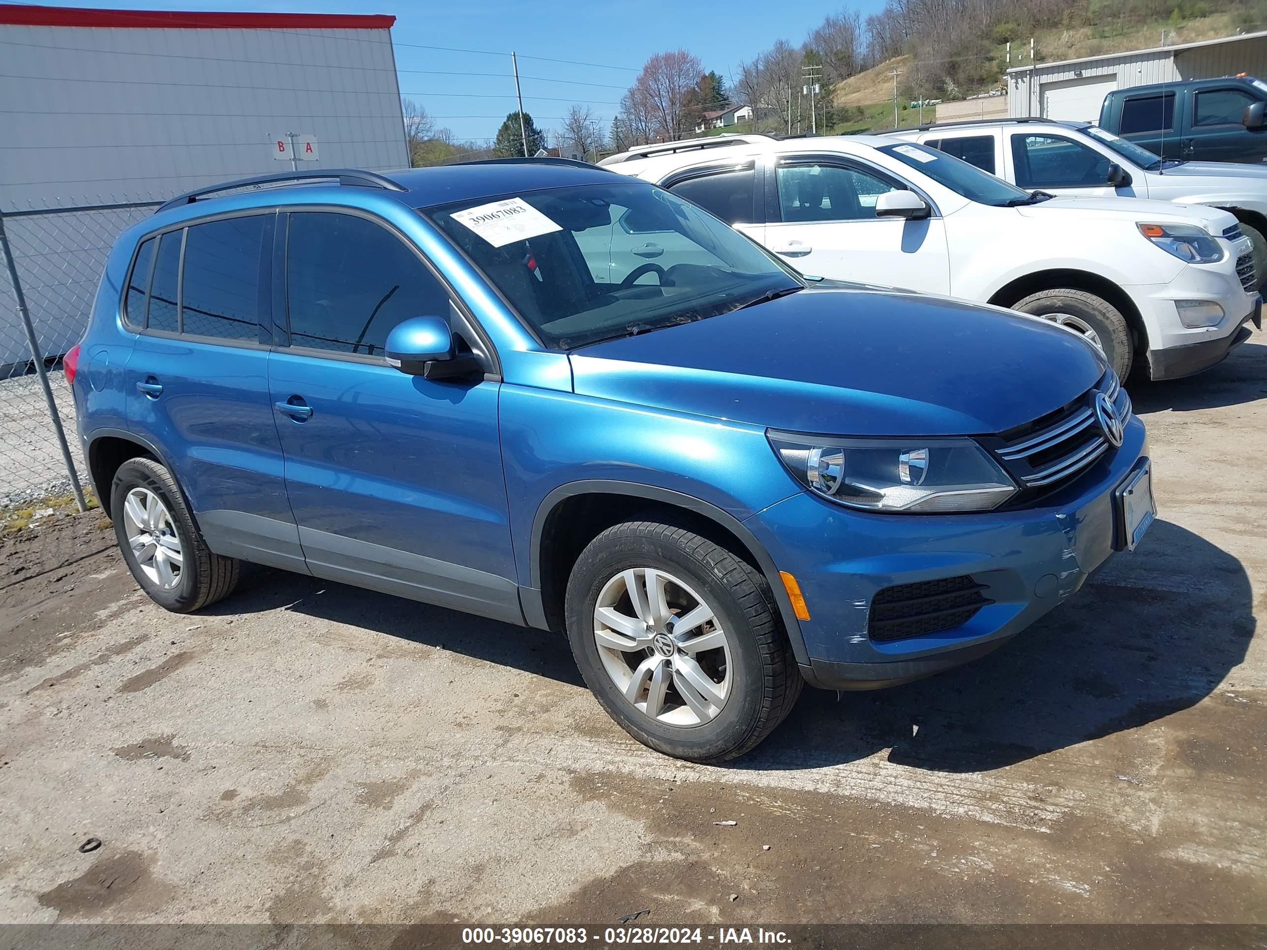 VOLKSWAGEN TIGUAN 2017 wvgav7ax2hk039856