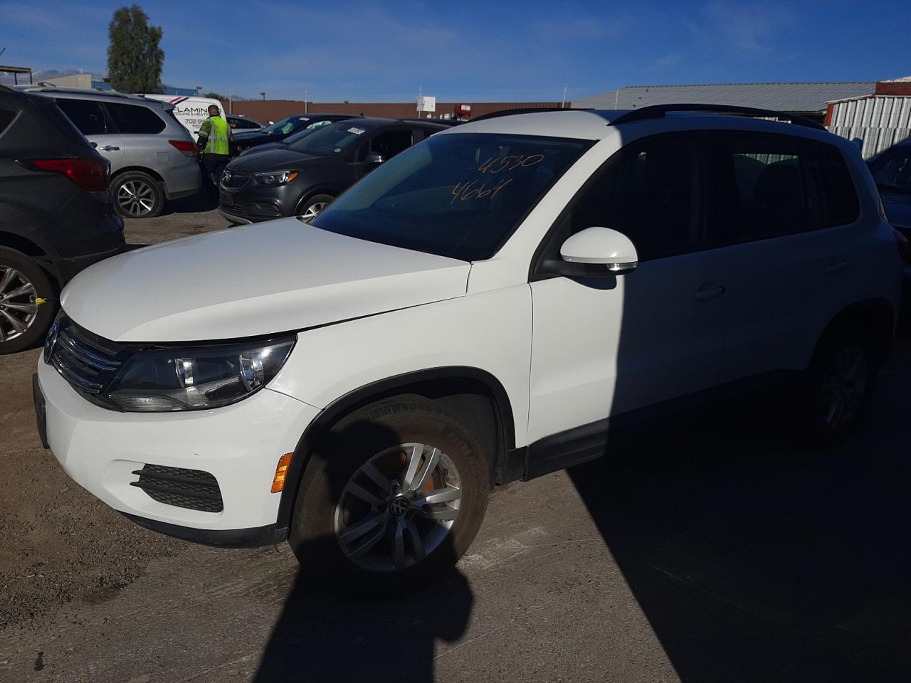 VOLKSWAGEN TIGUAN 2015 wvgav7ax3fw590366