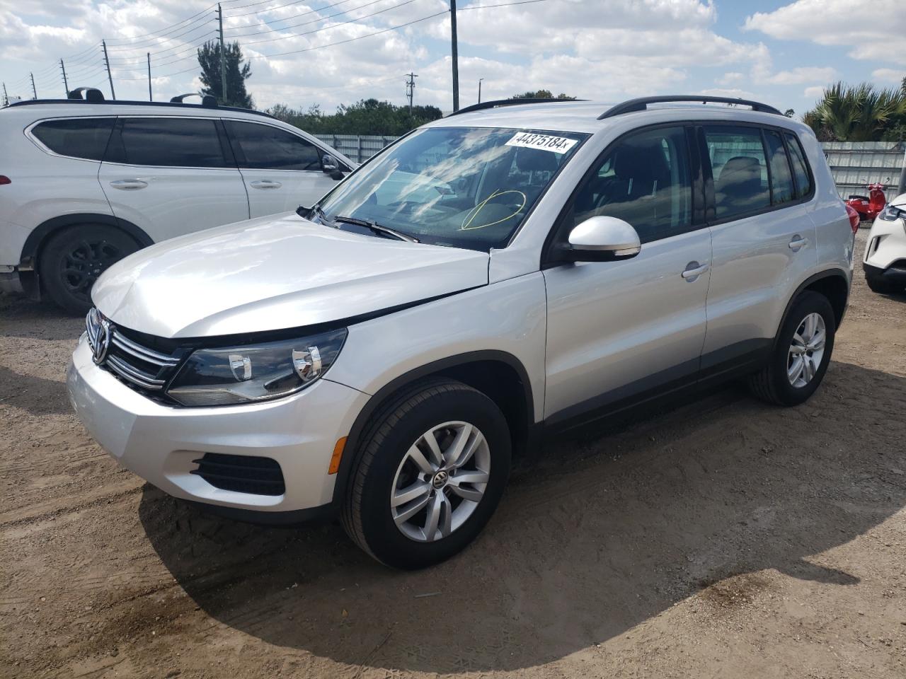 VOLKSWAGEN TIGUAN 2016 wvgav7ax3gw601156