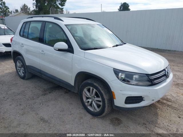 VOLKSWAGEN TIGUAN 2017 wvgav7ax3hk001245