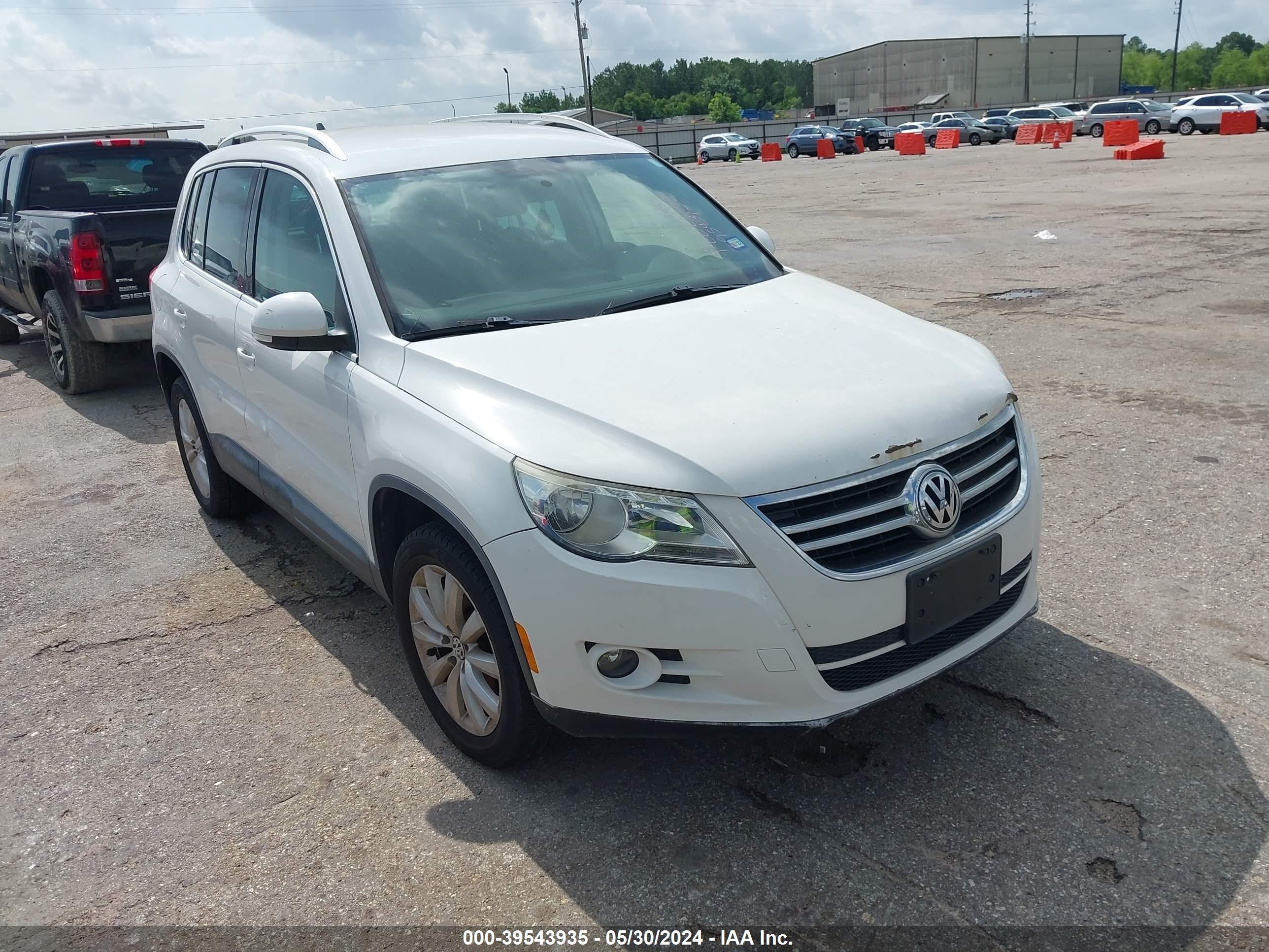 VOLKSWAGEN TIGUAN 2011 wvgav7ax5bw532723