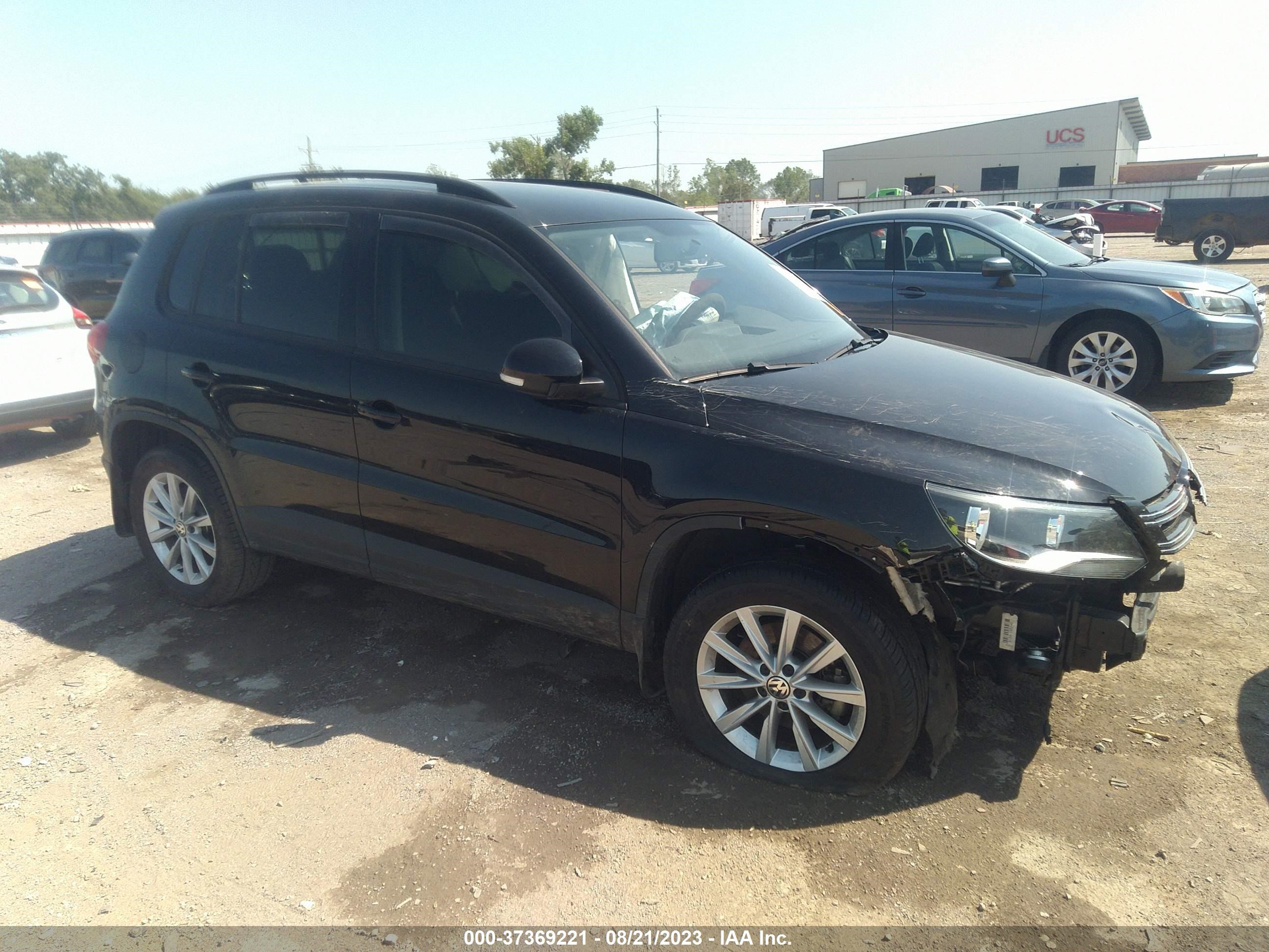 VOLKSWAGEN TIGUAN 2017 wvgav7ax8hk044401