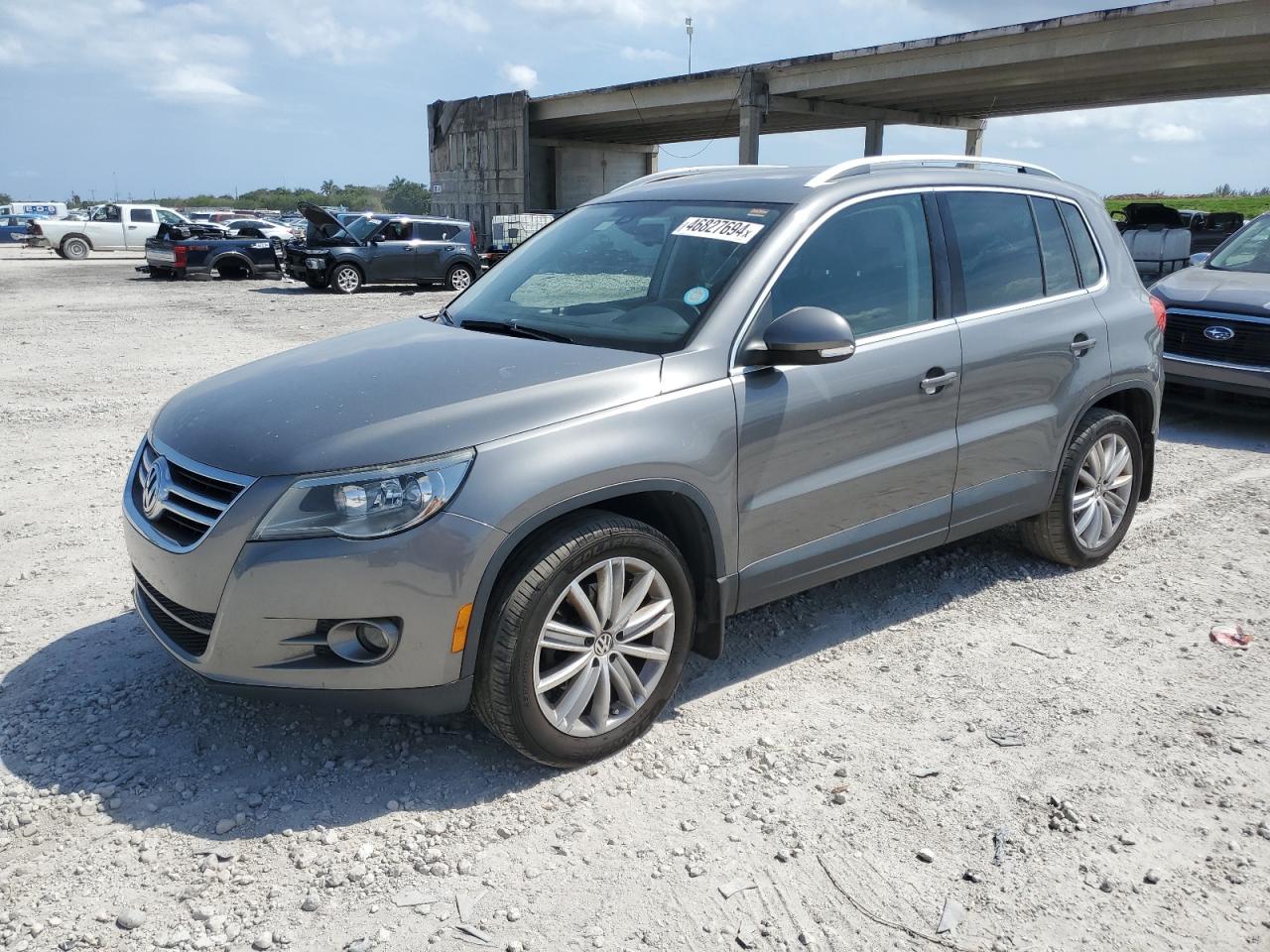 VOLKSWAGEN TIGUAN 2011 wvgav7axxbw524536