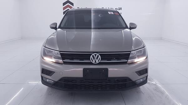 VOLKSWAGEN TIGUAN 2018 wvgbe2ax5jw463554