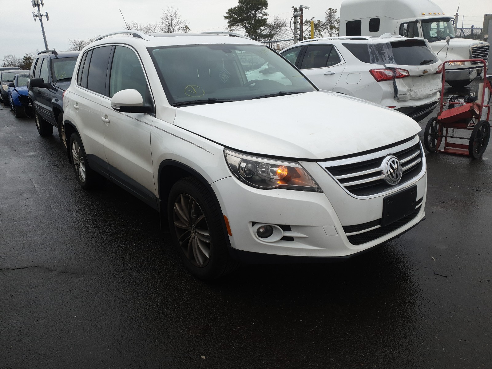 VOLKSWAGEN TIGUAN S 2011 wvgbv7ax0bw545108