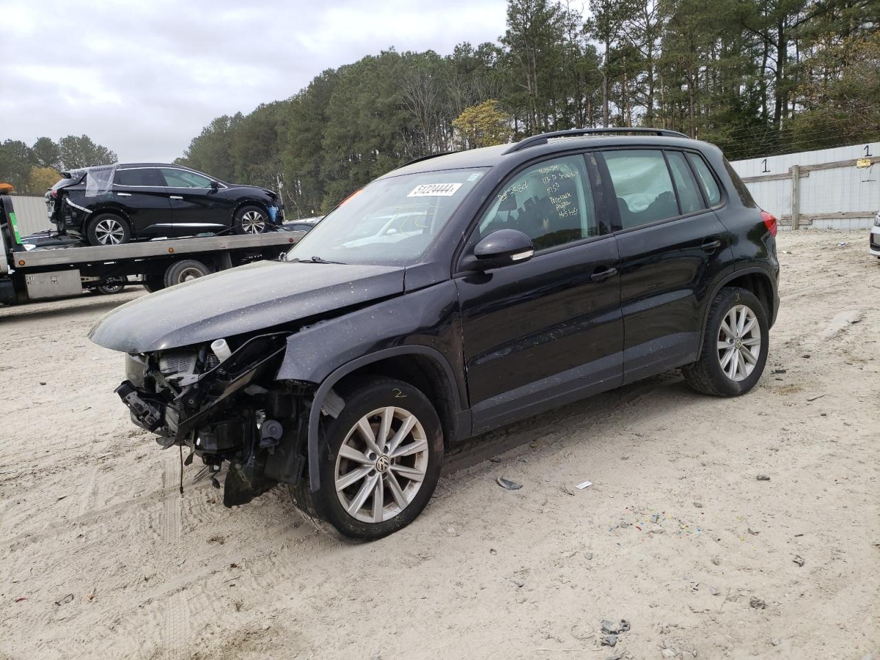 VOLKSWAGEN TIGUAN 2017 wvgbv7ax1hk052814